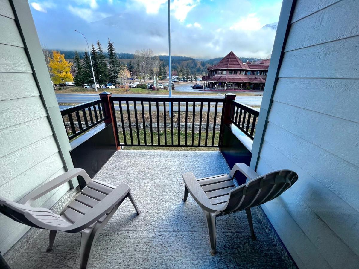 Canadian Rockies Chalets Canmore Exterior foto